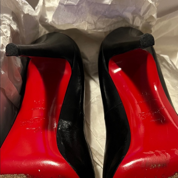 Christian Louboutin Very Prive 120 Kid.  Black leather. 🩸red soles 😍